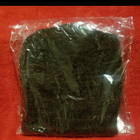 Unisex Led Beanie Hat 3 led light settings comes with runners/workout Arm Band - Picture 6 of 6